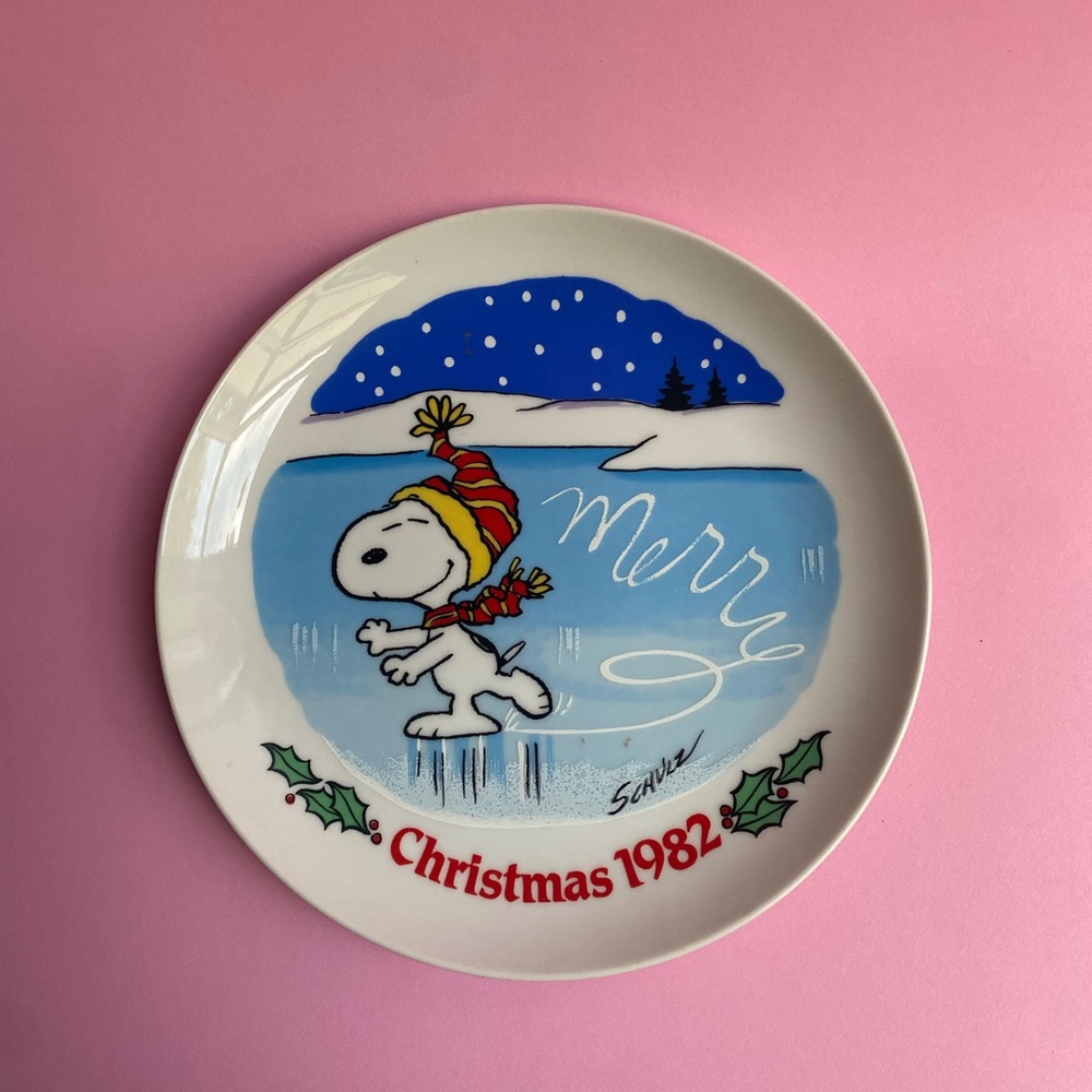 Peanut's Christmas collector's plate